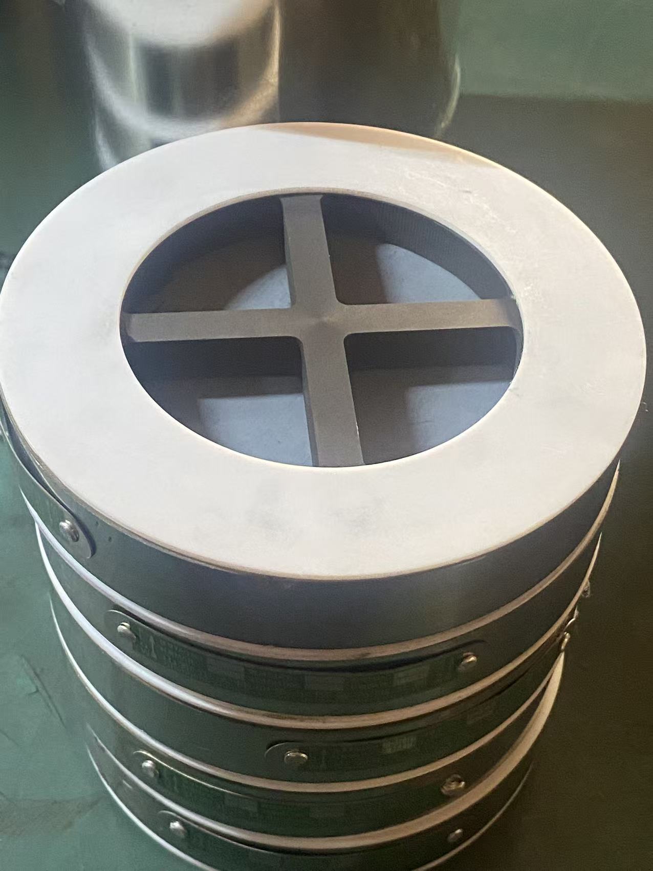 قرص تمزق من الجرافيت والمعدن